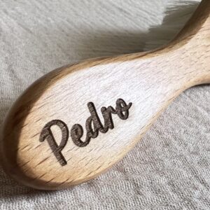 Acercamiento Set de peine personalizado para bebé