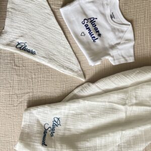 Caja de regalo para recién nacido personalizada - Layette Esencial