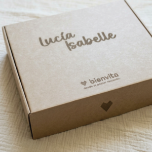 Caja de bienvenida personalizada para bebé – Layette Signature